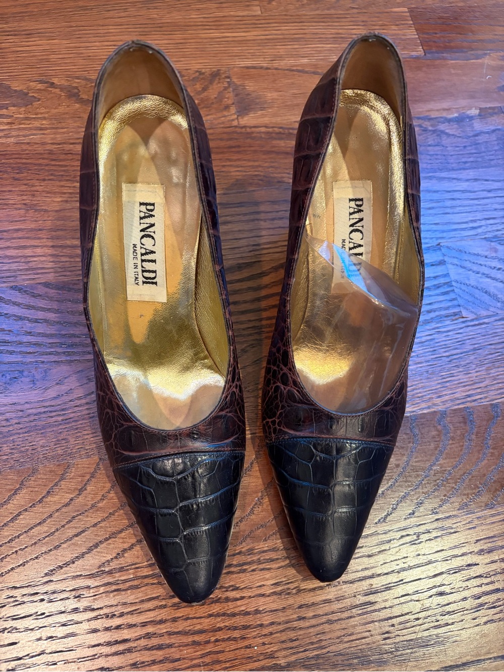 Women's Brown Croc-Embossed Pointed Toe Pumps